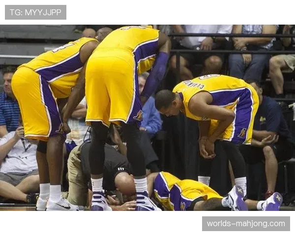 通讯：爵士的坚韧一季——在伤病潮中拼至最后一刻